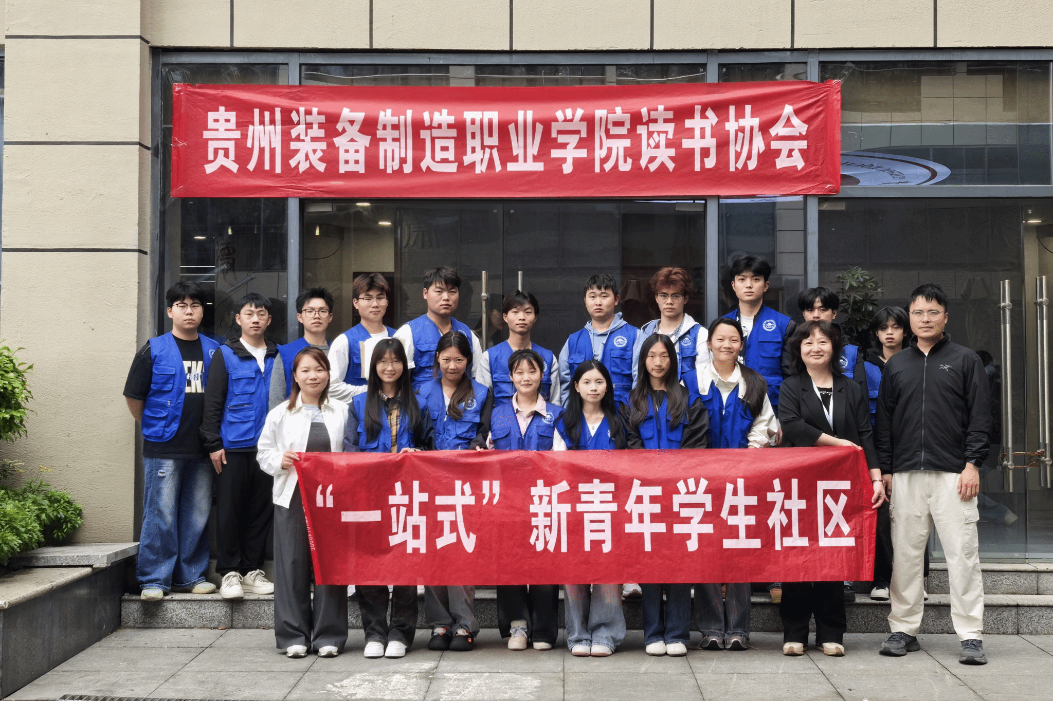 光影书香，创意无限——Best365官网读书协会成功举办第四届“缤纷社团·多彩校园”社团文化活动月立体书灯DIY活动